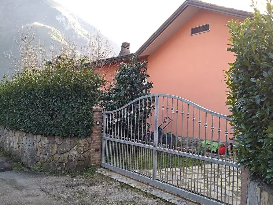 Immagine 4 di Villa in affitto  in Via Salvatore quasimodo  54 a Borgo A Mozzano