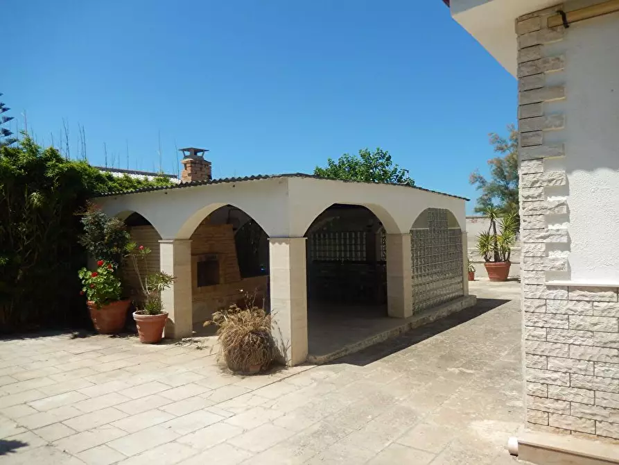 Immagine 4 di Villa in vendita  in via Bari km 788 a Giovinazzo
