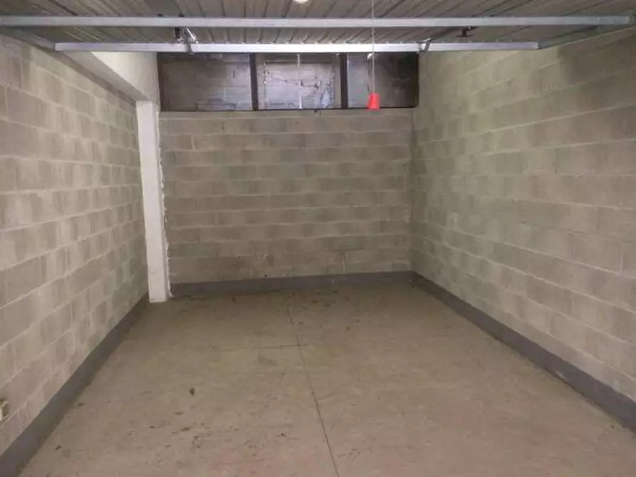 Immagine 2 di Box auto in affitto  in lungarno guadalongo  3 a Pisa