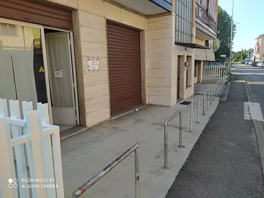 Immagine 2 di Locale commerciale in affitto  in strada valmanera 30 a Asti