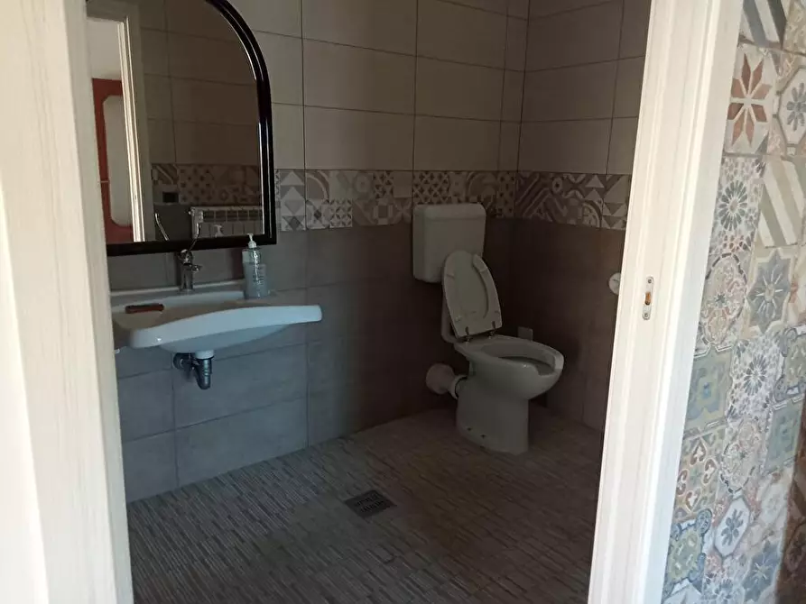 Immagine 2 di Negozio in affitto  in Via Provinciale 1 a San Valentino Torio