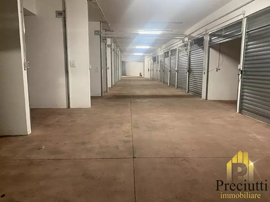 Immagine 11 di Garage in vendita  in VIA AUFIDIO NAMUSA 178 a Roma