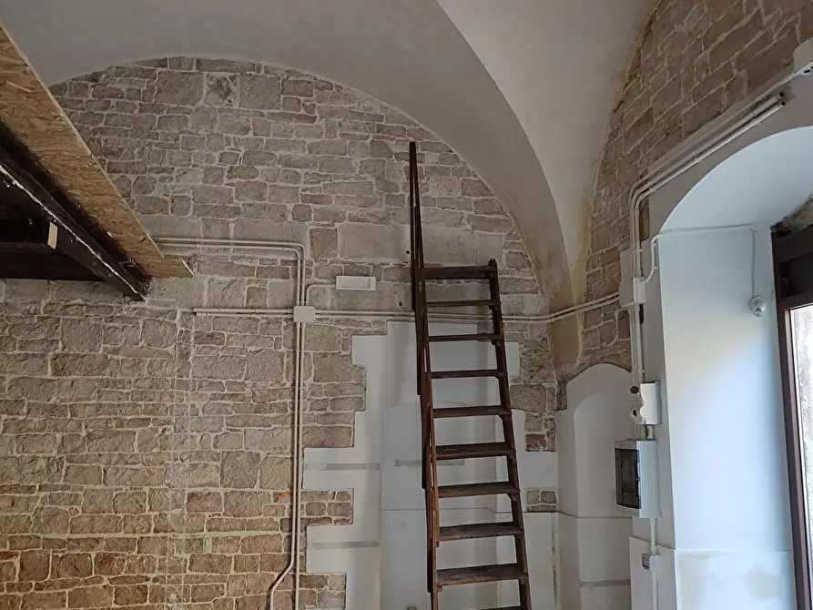 Immagine 21 di Attività commerciale in affitto  in Via Estramurale Lucatorto 30 B a Bitetto