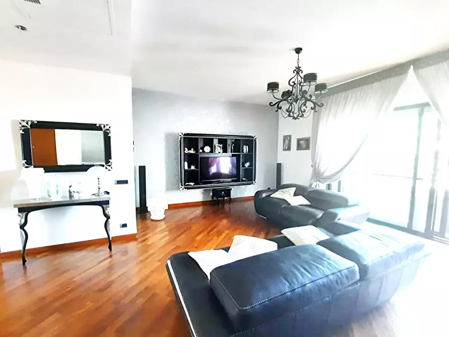 Immagine 3 di Attico in vendita  in via perosi a Bari