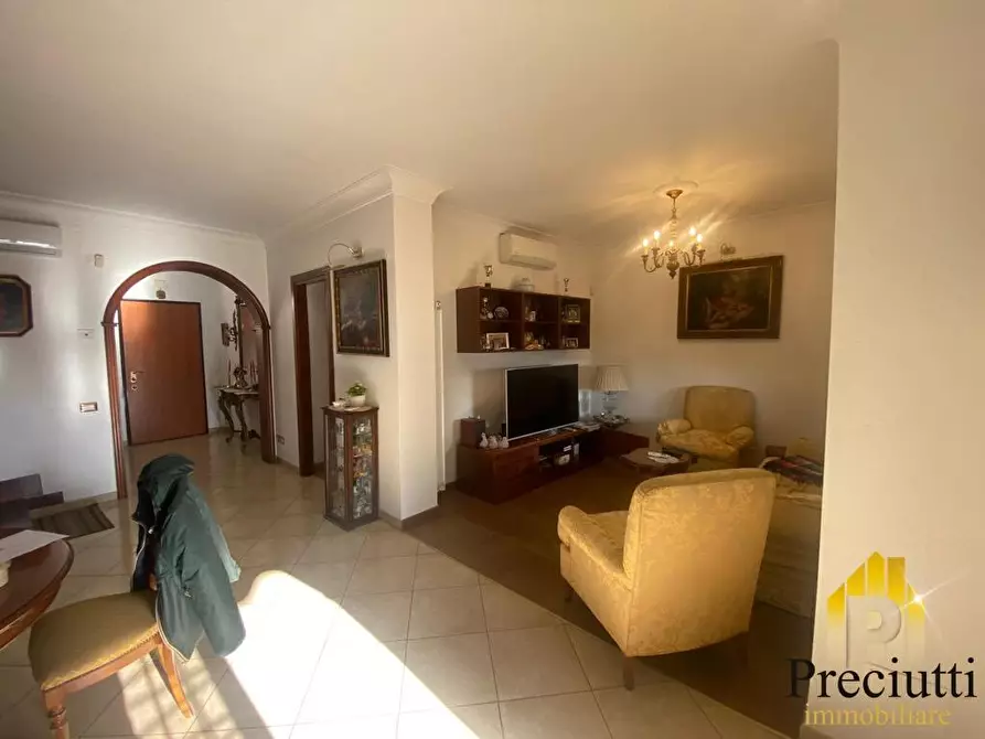 Immagine 5 di Villa in vendita  in VIA PIETRO UBALDO ANGELETTI 58 a Roma