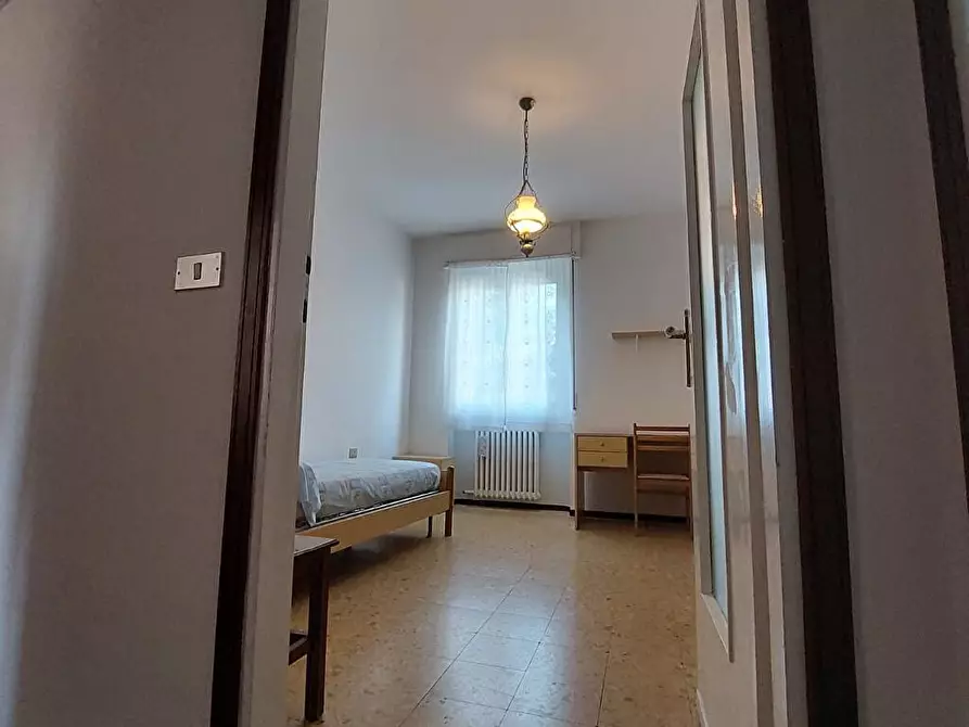 Immagine 7 di Stanza singola in affitto  a Lecco