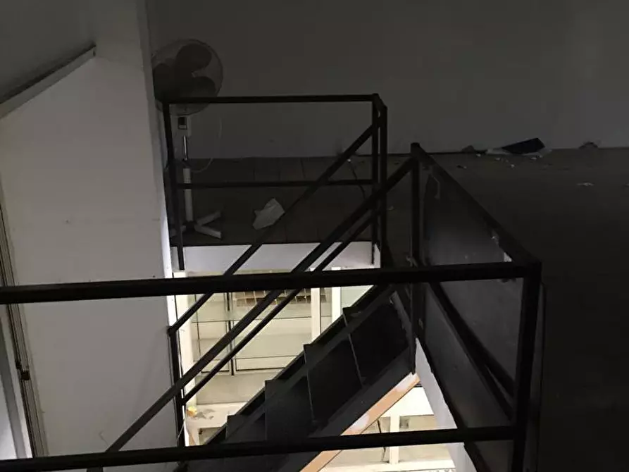 Immagine 6 di Locale commerciale in affitto  in VIALE DEL LAVORO  78 a Castrovillari