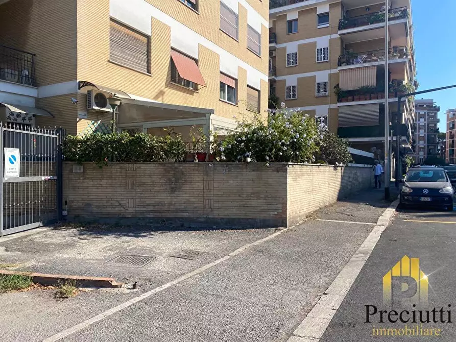 Immagine 12 di Garage in affitto  in VIA SILVESTRI 191 a Roma