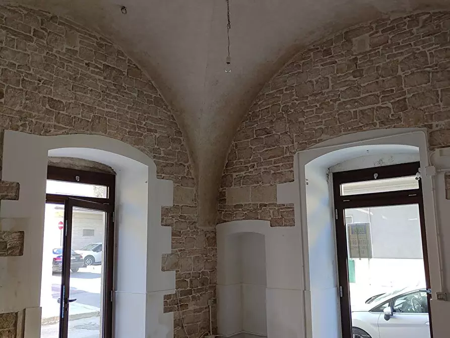 Immagine 11 di Attività commerciale in affitto  in Via Estramurale Lucatorto 30 B a Bitetto