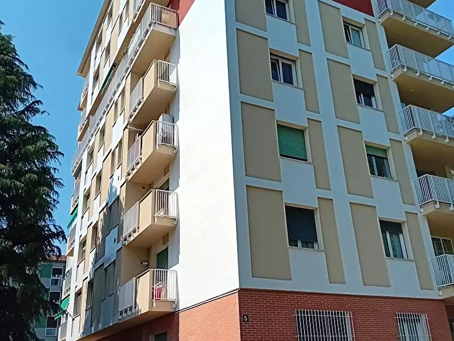 Immagine 1 di Appartamento in vendita  in via Gaetano Salvemni  5 a Milano