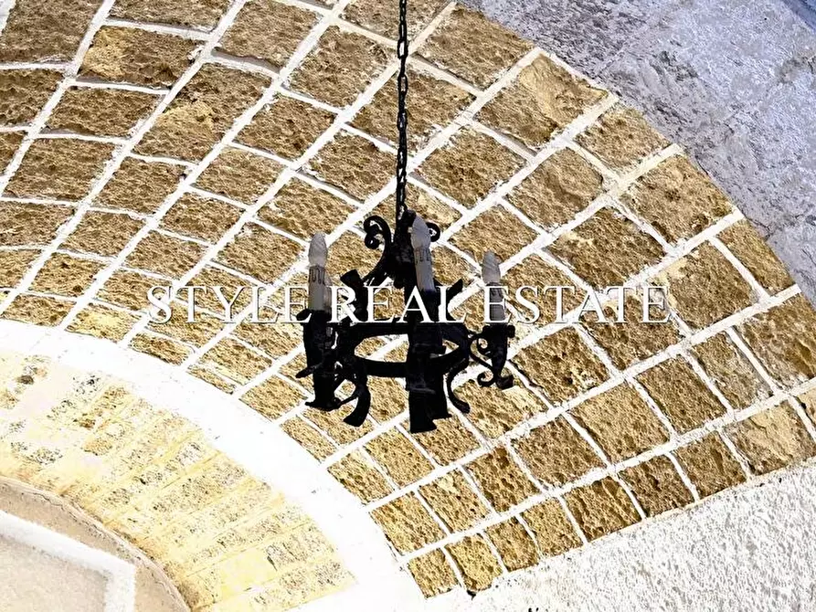 Immagine 18 di Palazzo in vendita  in Via Pietro - a Siracusa