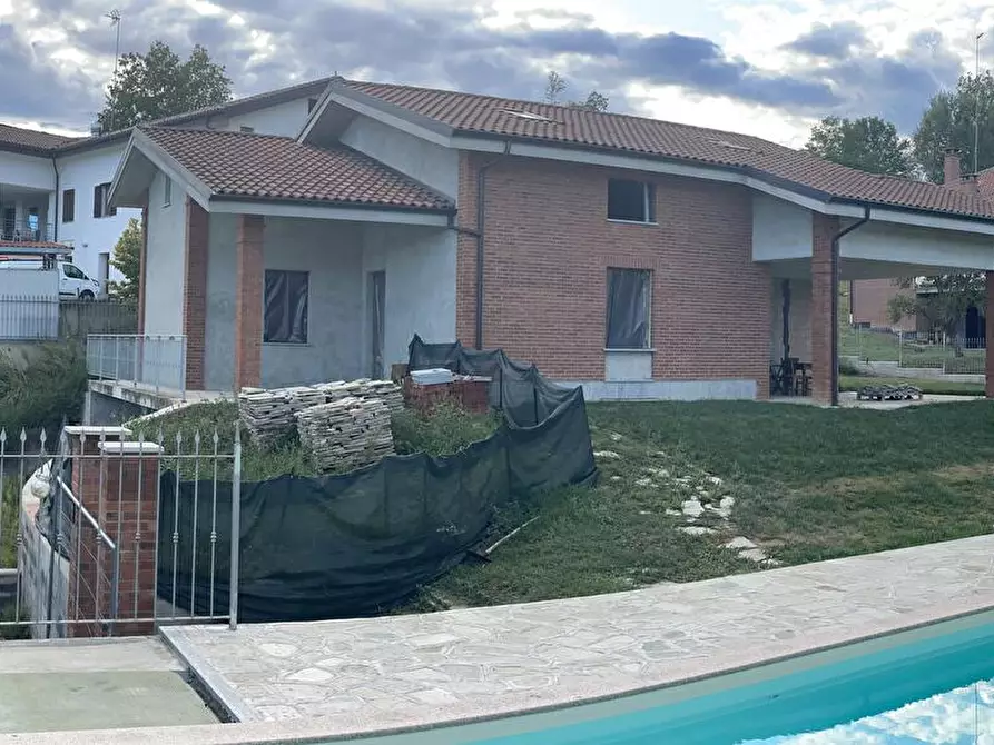 Immagine 7 di Villa in vendita  in Frazione Serravalle 141C a Asti