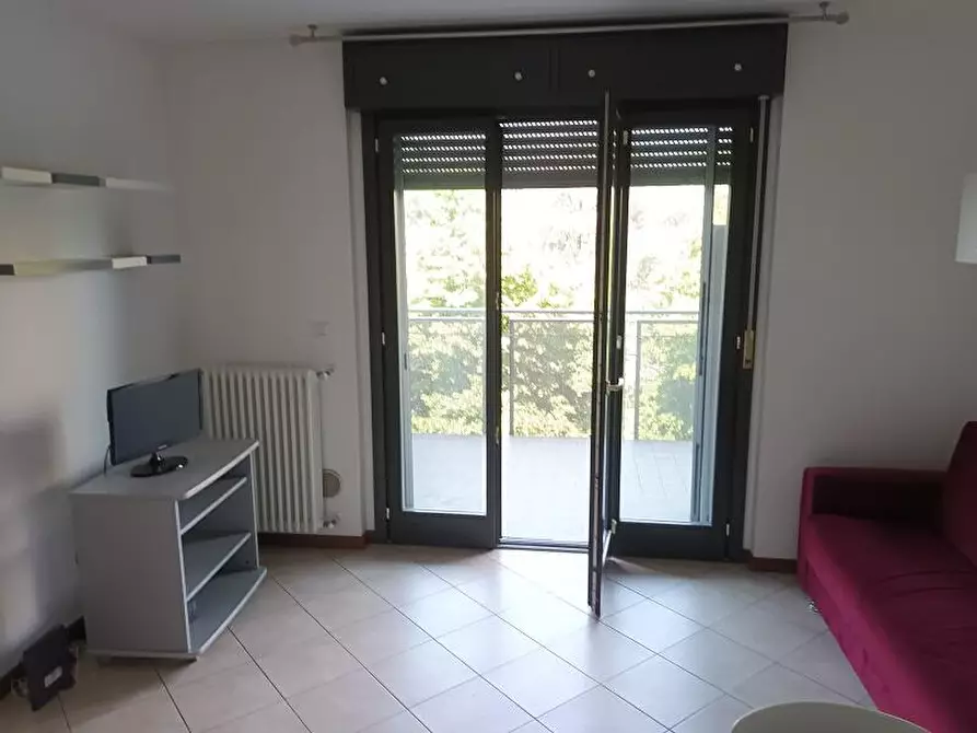 Immagine 5 di Appartamento in affitto  in via Senigallia 9 a Milano