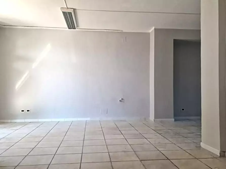 Immagine 6 di Locale commerciale in affitto  in Via Mazzini 61 a San Giovanni Teatino