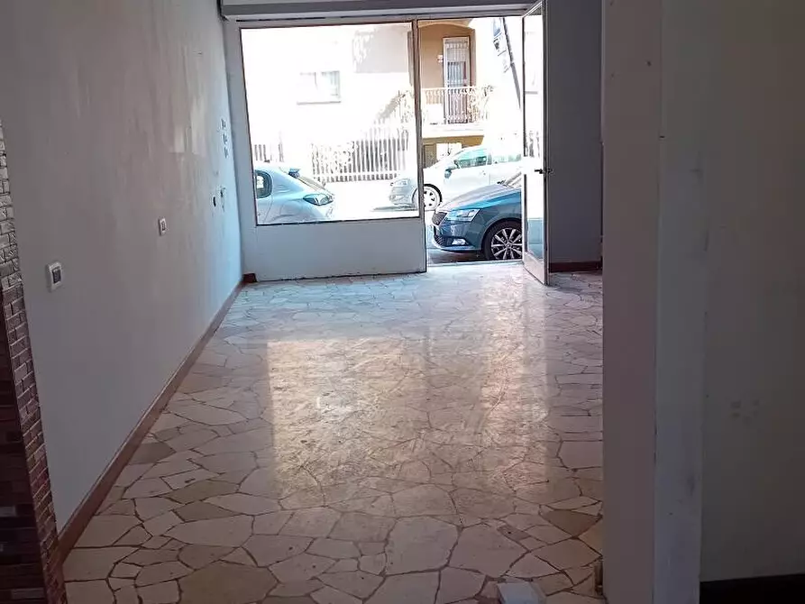 Immagine 7 di Negozio in vendita  in via Gian Rinaldo Carli 39 a Milano