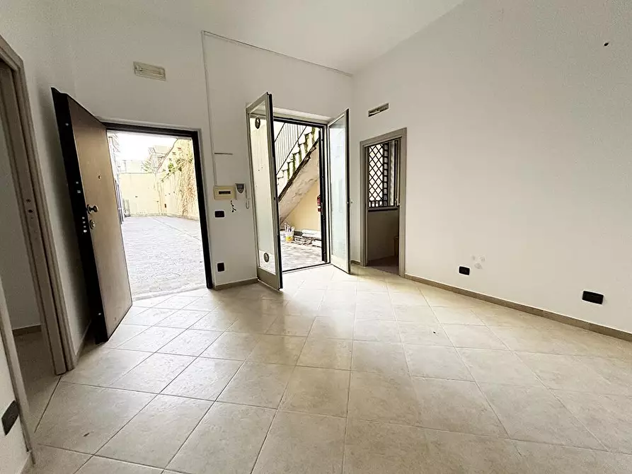 Immagine 9 di Locale commerciale in affitto  in Via Orazio Quinto Flacco 5 a Aversa