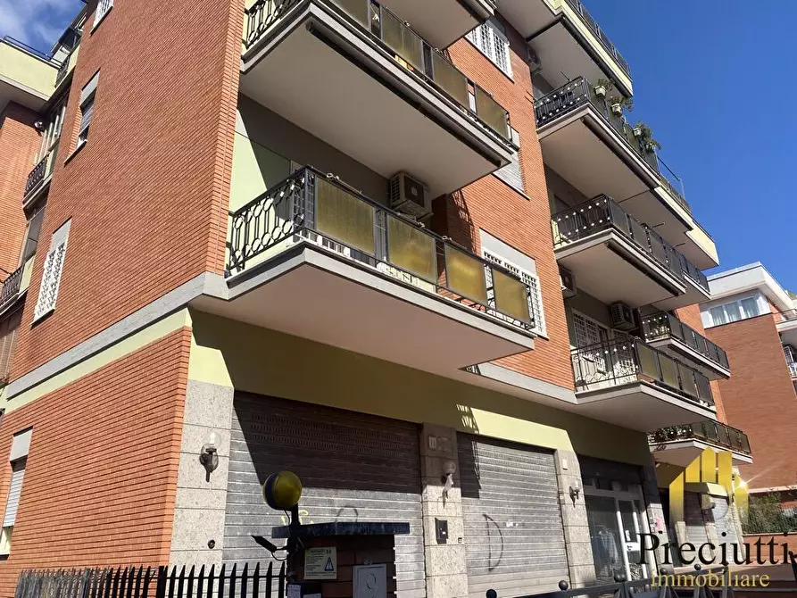 Immagine 7 di Negozio in vendita  in VIA FRANCESCO VETTORI 19 a Roma