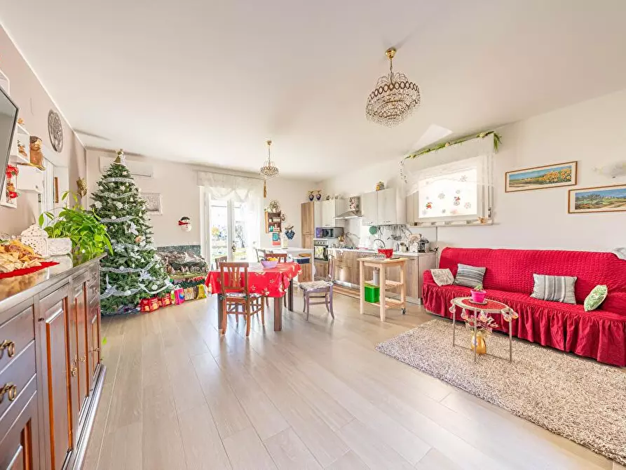 Immagine 2 di Casa indipendente in vendita  in Via Virgilio snc a Notaresco