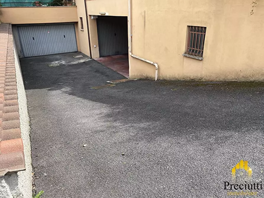 Immagine 3 di Box auto in vendita  in VIA DEL FONTANILE ARENATO 308 a Roma