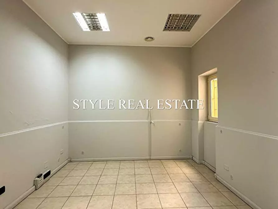 Immagine 19 di Locale commerciale in vendita  in Via Antioco 8/10/12 a Siracusa