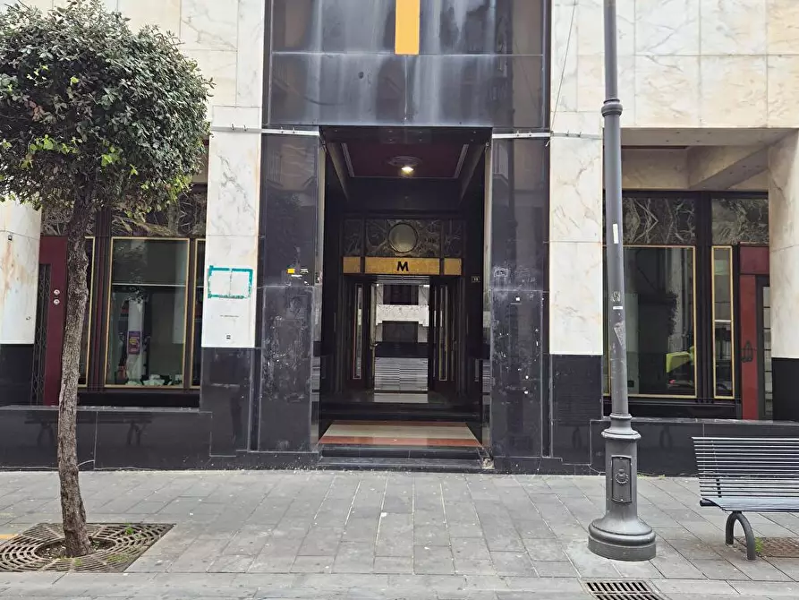 Immagine 8 di Locale commerciale in vendita  in Via Matteotti 1 a Nocera Inferiore