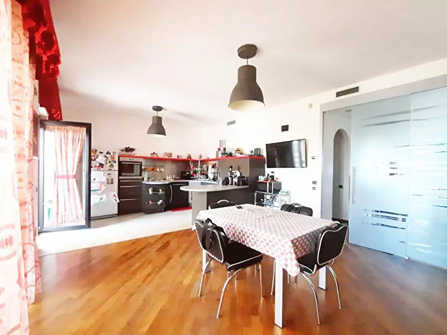 Immagine 10 di Attico in vendita  in via perosi a Bari