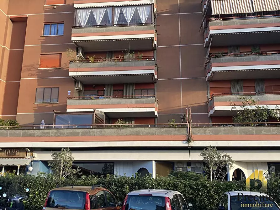 Immagine 1 di Negozio in vendita  in VIA DEGLI ESTENSI  163 a Roma