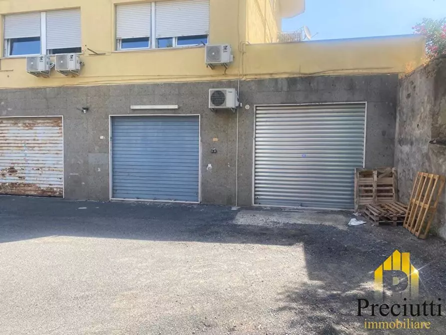 Immagine 2 di Magazzino in vendita  in VIA DI BRAVETTA 244 a Roma