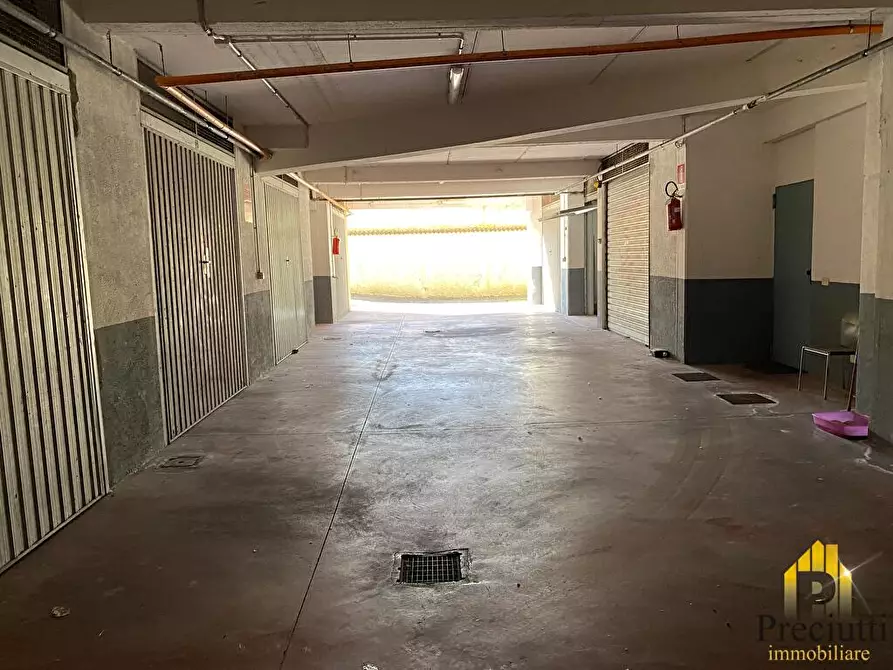 Immagine 2 di Box auto in vendita  in VIA DEL FONTANILE ARENATO 308 a Roma