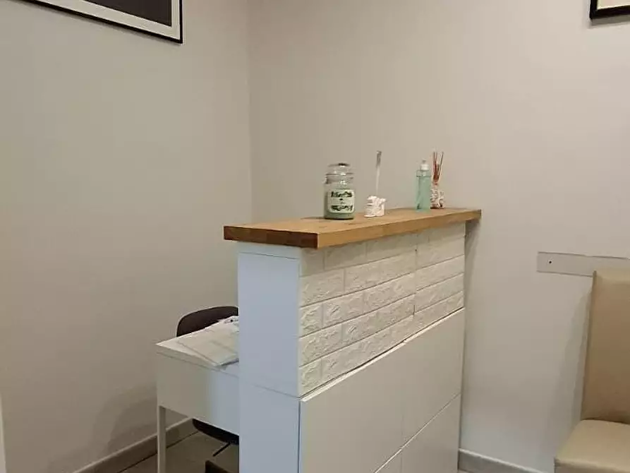 Immagine 3 di Camera condivisa in affitto  a Trani