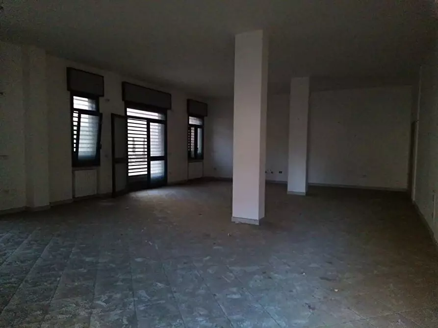 Immagine 9 di Locale commerciale in vendita  in Via Lavorate Centro 1 a Sarno