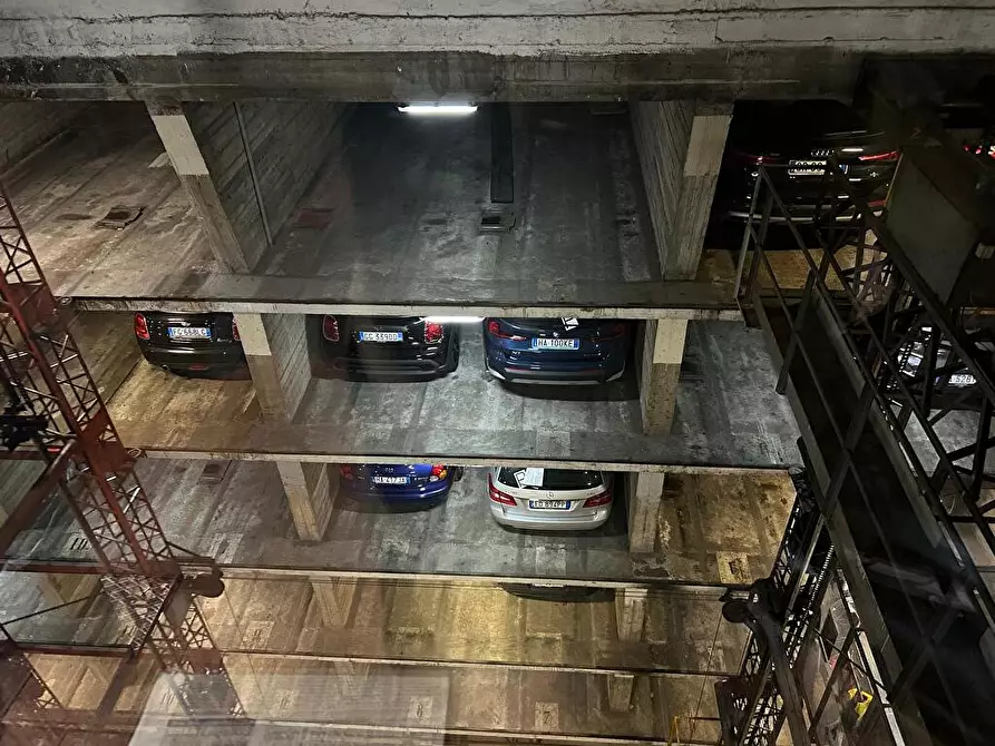 Immagine 5 di Posto auto in affitto  in Via Pontaccio  8 a Milano