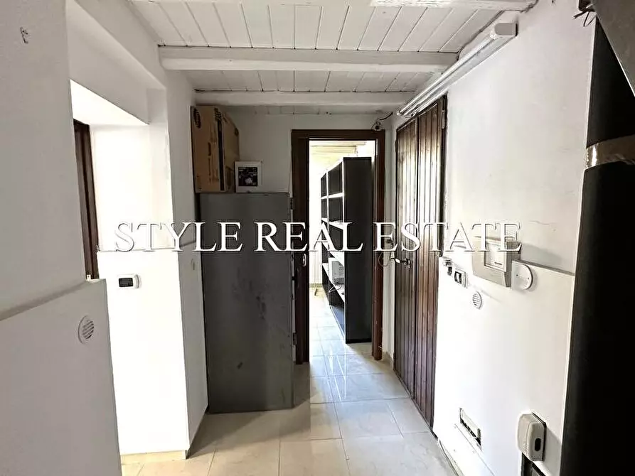 Immagine 12 di Locale commerciale in vendita  in Via Ierone l'Etneo 86 a Siracusa