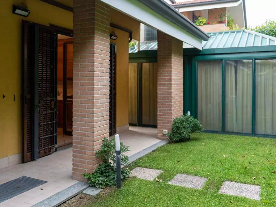 Immagine 2 di Villa in affitto  in Via Ugo la Malfa  3 a Paderno Dugnano