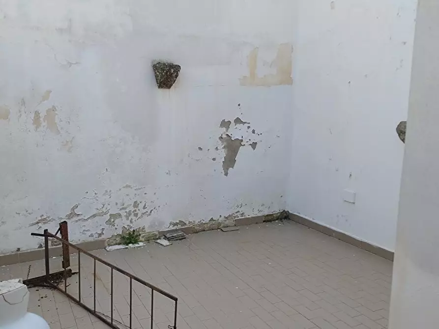 Immagine 7 di Locale commerciale in vendita  in Cia Frassaniti 28 a San Donaci