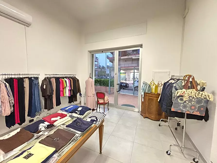 Immagine 5 di Locale commerciale in affitto  in VIA BENEDETTO CROCE 18 a Lecce