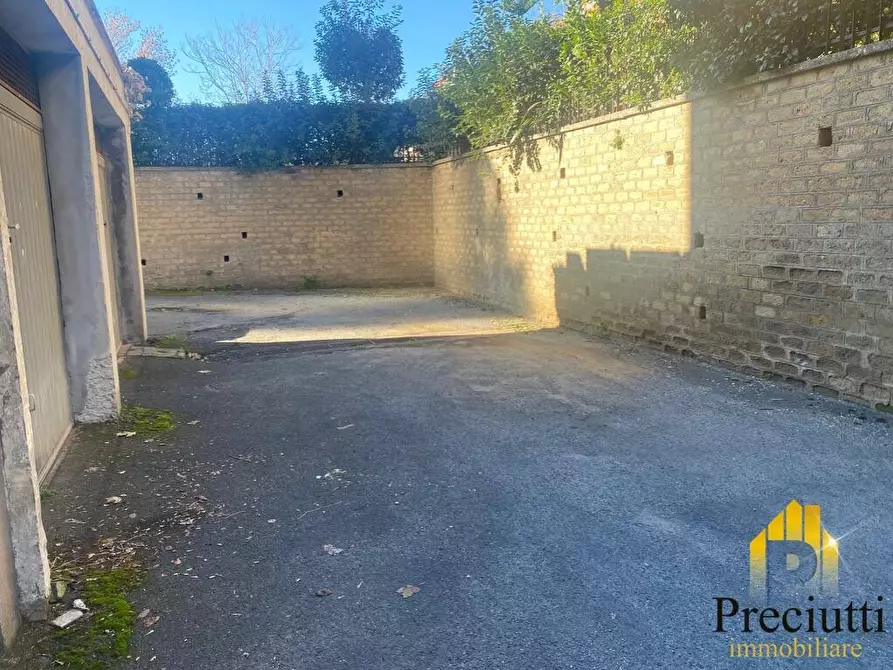 Immagine 23 di Box auto in vendita  in VIA BRAVETTA  256 a Roma