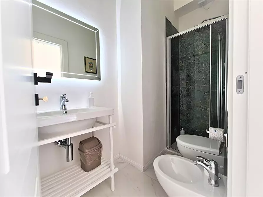 Immagine 3 di Albergo/B&B/Residence in affitto  in via silvio pellico  62 a Viareggio