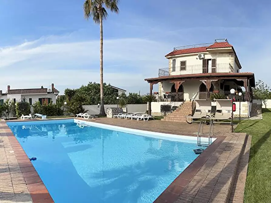 Immagine 2 di Villa in vendita  in Via Masseria Vecchia snc a Giugliano In Campania