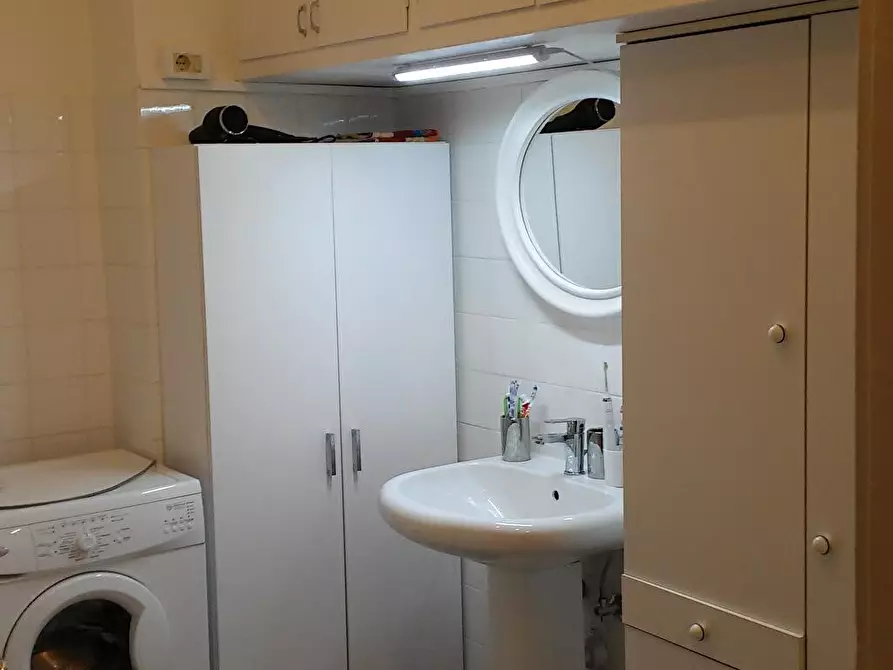 Immagine 8 di Stanza singola in affitto  in via Sette Fontane 17 a Trieste