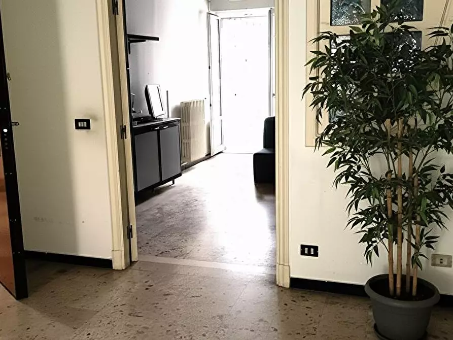 Immagine 2 di Appartamento in affitto  in via cesare Battisti  174 a Taranto