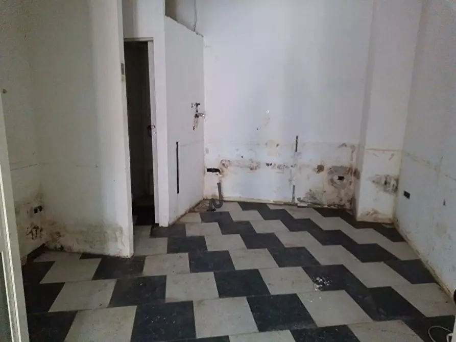 Immagine 3 di Locale commerciale in affitto  in Via Rivo Cerola 1 a Sarno