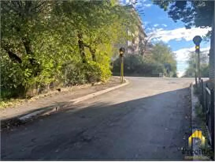 Immagine 4 di Terreno in vendita  a Roma