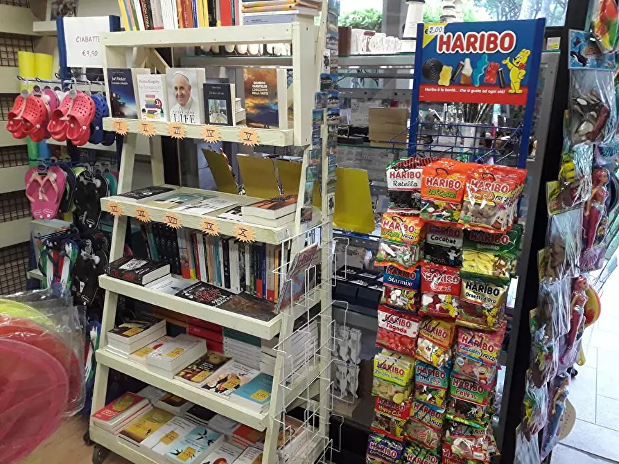 Immagine 4 di Attività commerciale in vendita  in Viale Kennedy Snc a Castiglione Della Pescaia