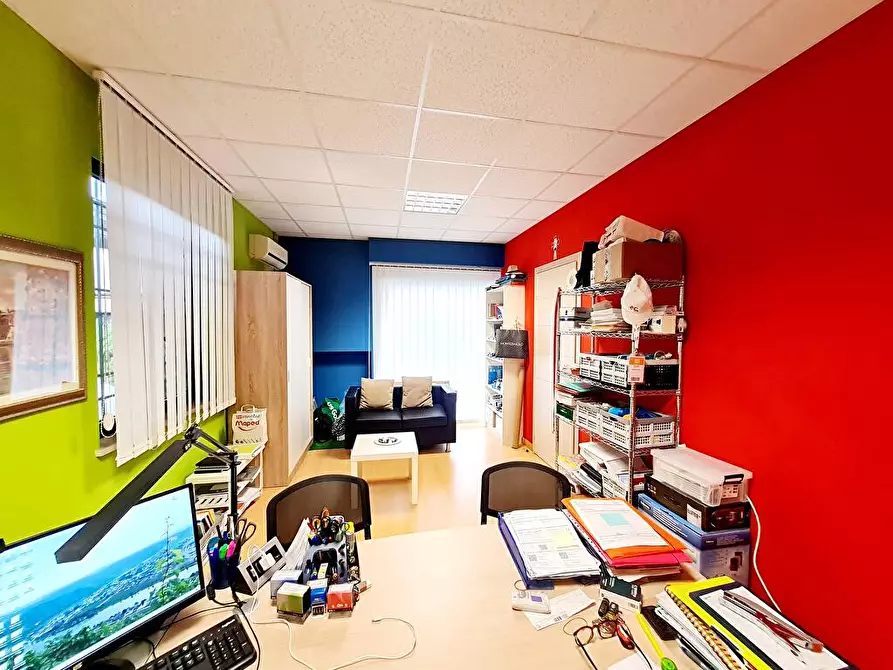 Immagine 7 di Ufficio in affitto  a Capannori