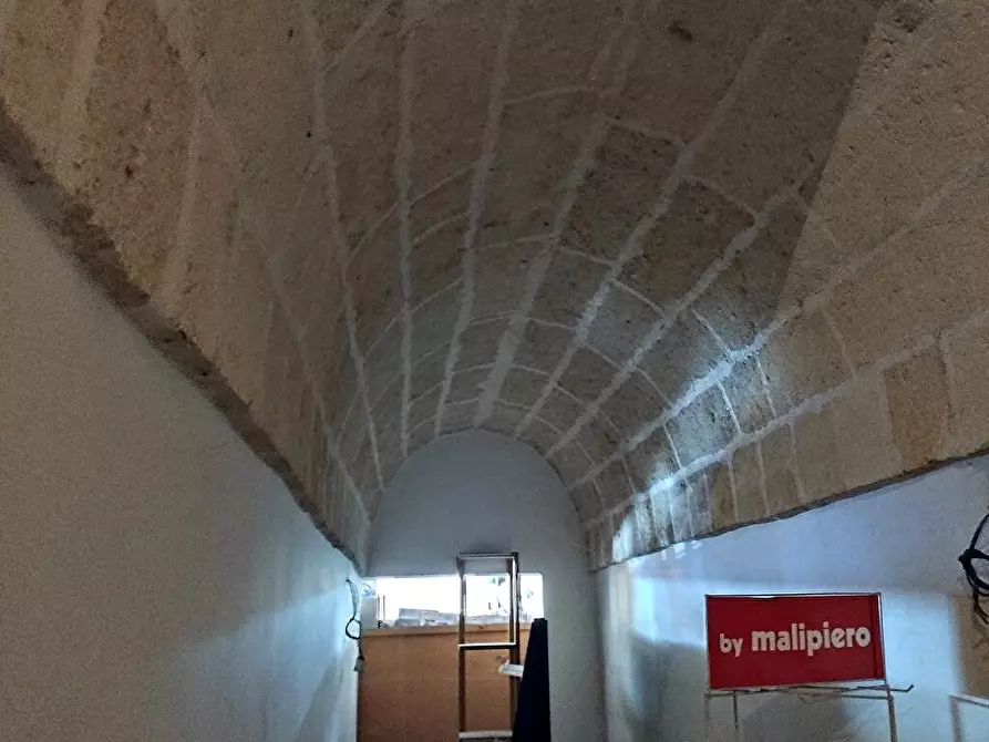 Immagine 6 di Locale commerciale in vendita  in Cia Frassaniti 28 a San Donaci