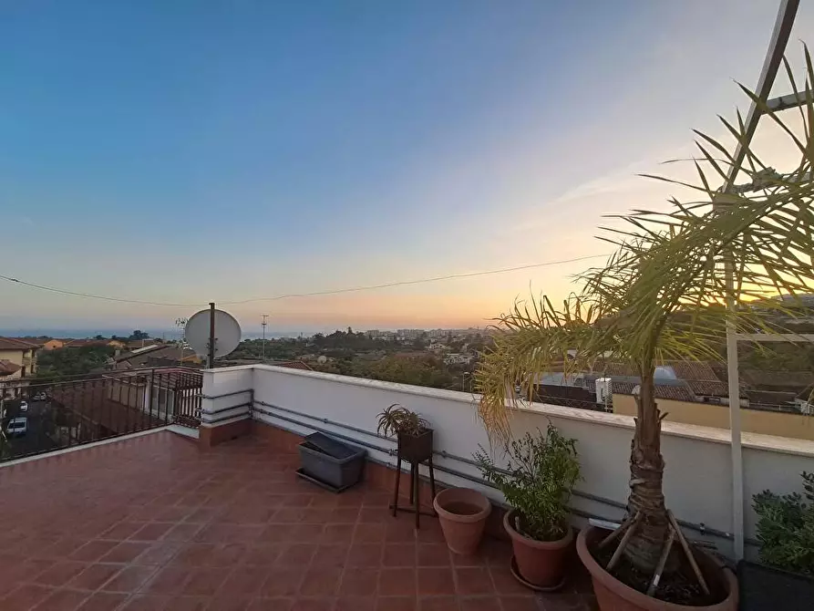 Immagine 2 di Attico in affitto  a Aci Castello