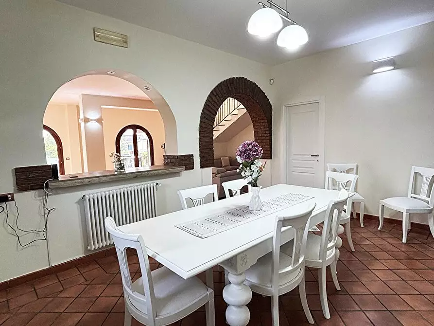 Immagine 18 di Villa in vendita  in Via Masseria Vecchia snc a Giugliano In Campania