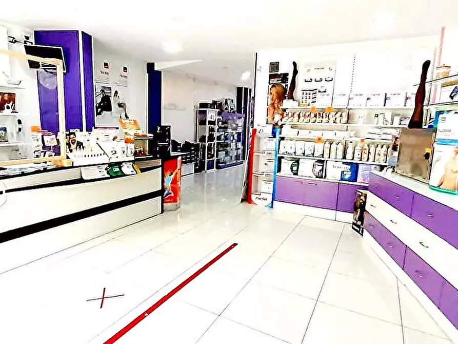 Immagine 11 di Locale commerciale in affitto  in via liborio giuffrè  16 a Palermo