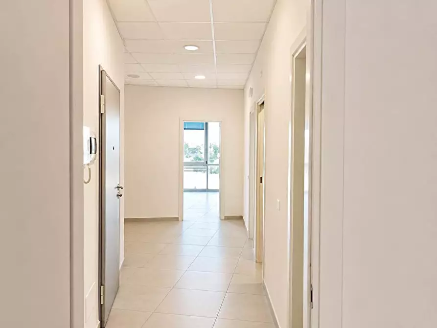 Immagine 9 di Ufficio in affitto  in Zona Fiori 3 a Terni
